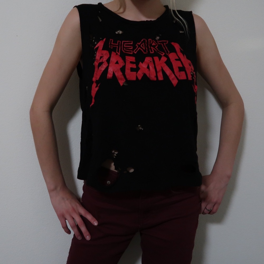 HEART BREAKER SLEEVELESS TOP 🖤❤️🐾💋💄👣